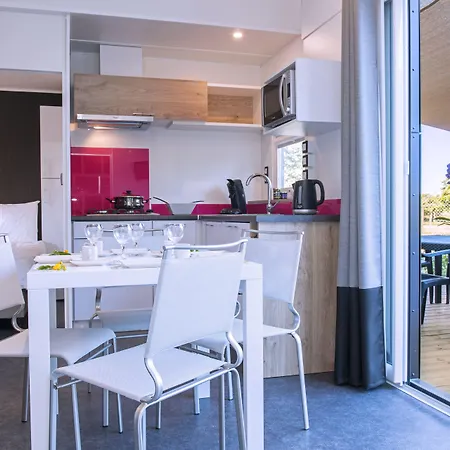 Domaine Les Muriers אתר קמפינג ונדרה