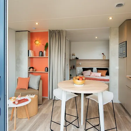 אתר קמפינג Domaine Les Muriers ונדרה