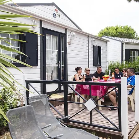 Domaine Les Muriers Campsite 4*
