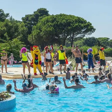 Domaine Les Muriers キャンプ場 4*