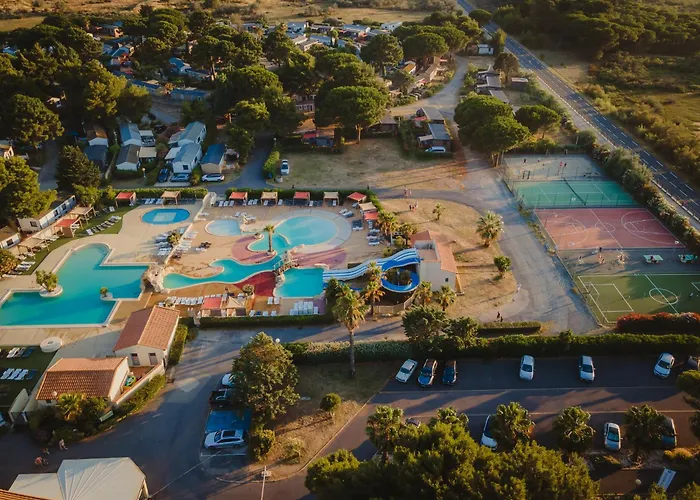 Domaine Les Muriers キャンプ場 4*